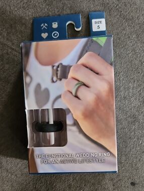 Qalo Silicone Functional Active Lifestyle Wedding Ring - Women's Size 5 Black